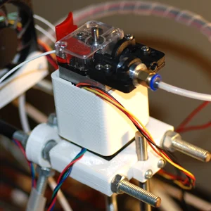 Servo motor connector