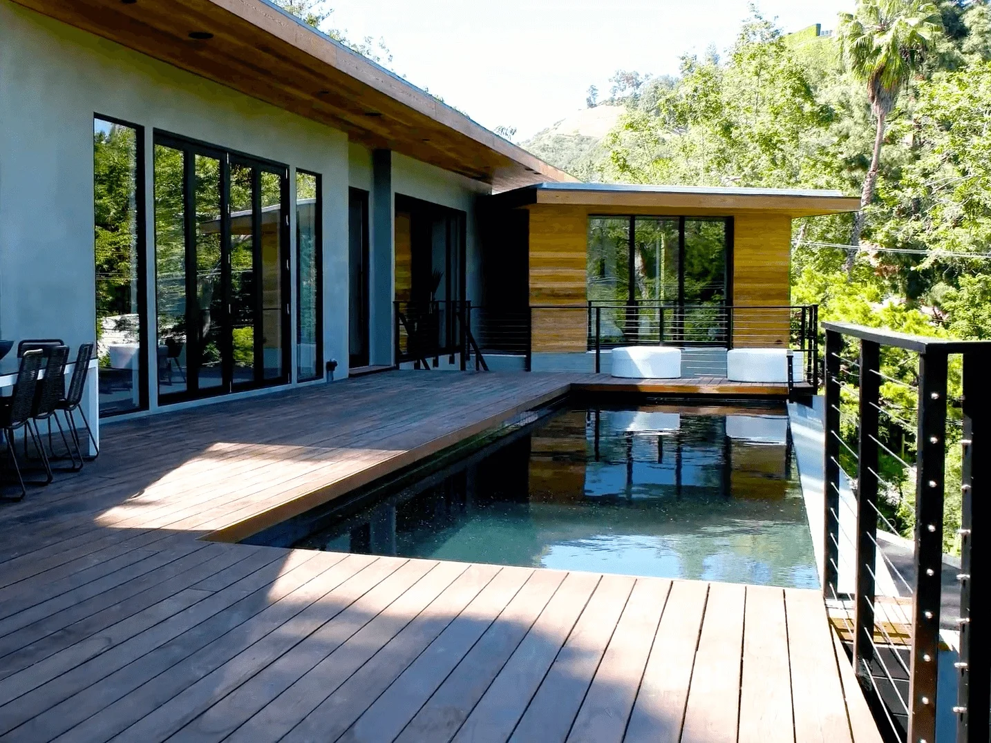 Cable+Wire+Railing+Poolside.jpg