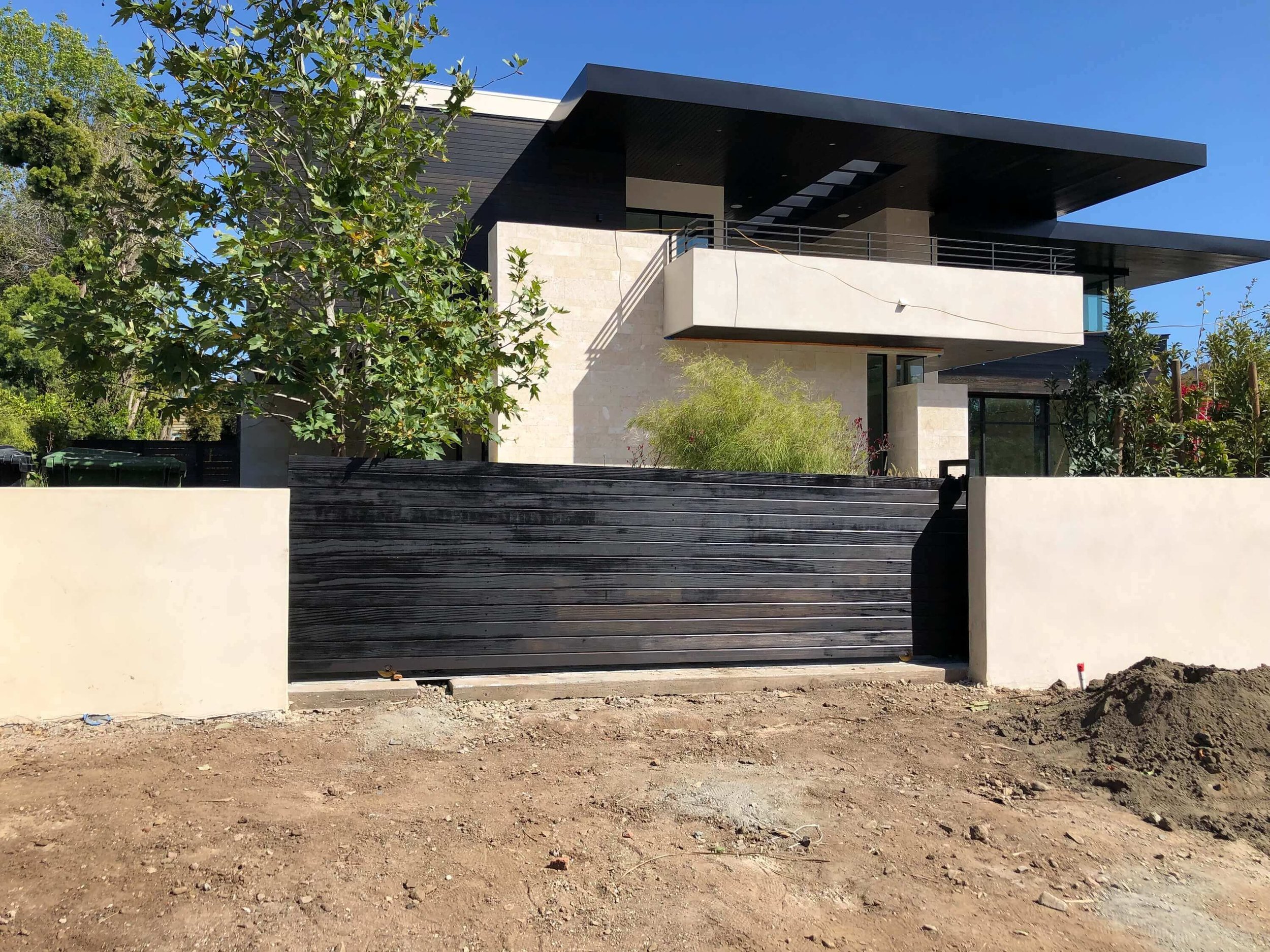 Los Angeles Fence Builders Horizontal Driveway Gates.jpeg