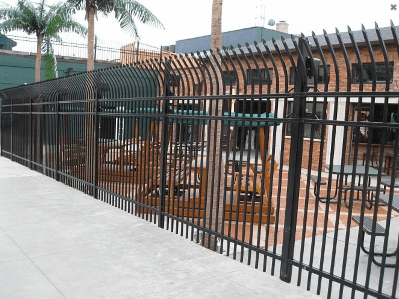Commercial+Steel+Fence+-+Los+Angeles+Fence+Builders.jpg