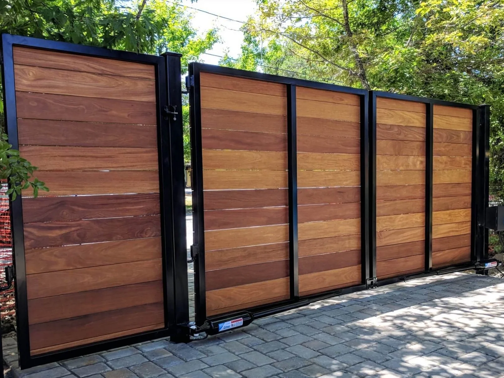 Automatic%2BDriveway%2BGate%2B-%2BLos%2BAngeles%2BFence%2BBuilders.jpg