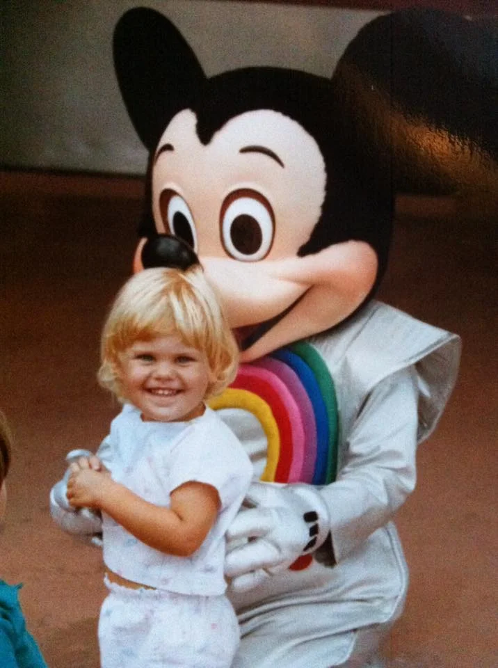 yourdisneytravelagentinoverlandpark-withmickey.jpg
