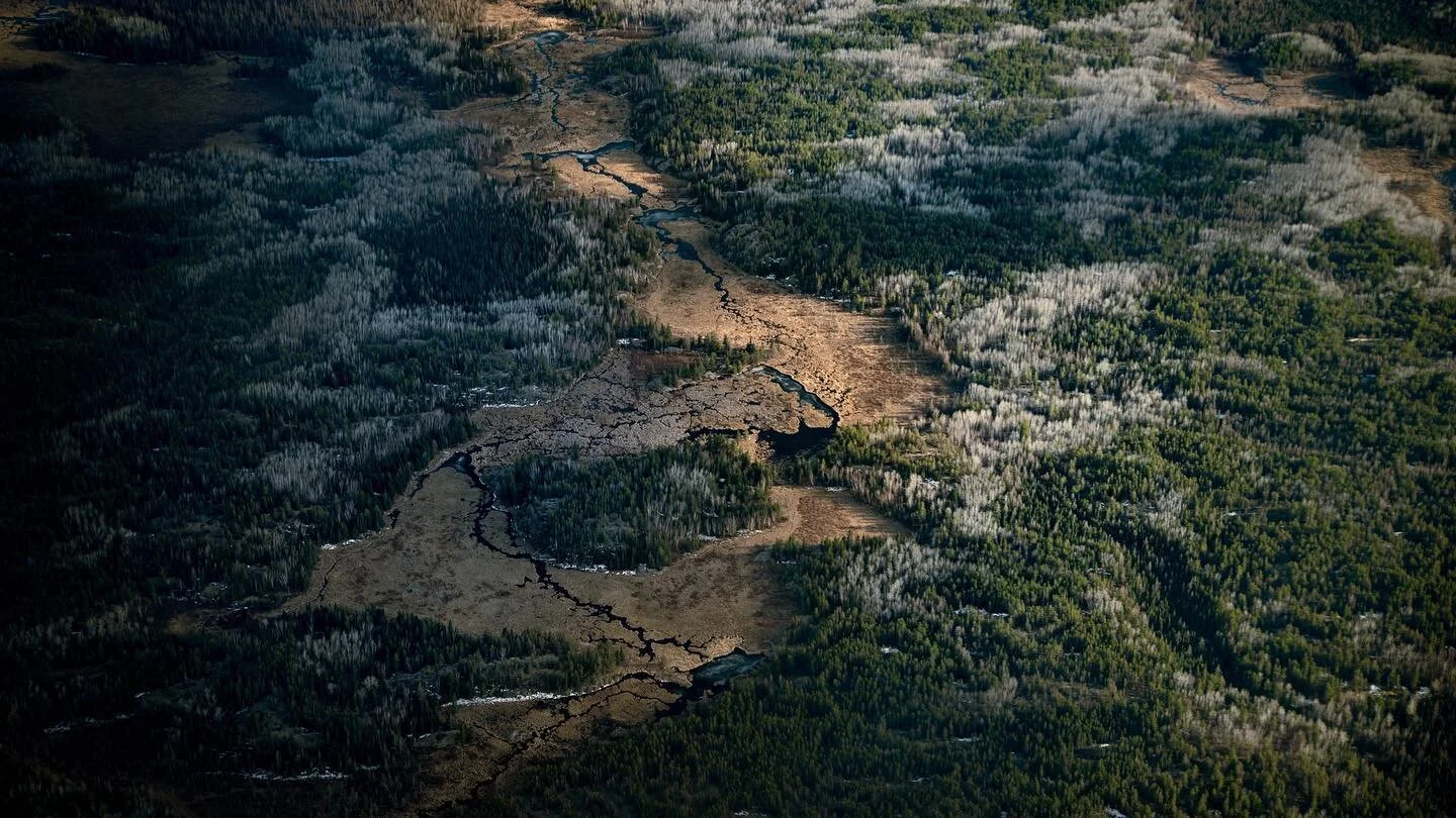 Some decent views on the way to a gold mine 👑

Got to fly in a Cessna up to Red Lake Mine in Ontario the other day. 

It was an interesting day going from 6000ft above ground to going 6000ft below it. 

#aerialphotography #mantario #manitoba #ontari