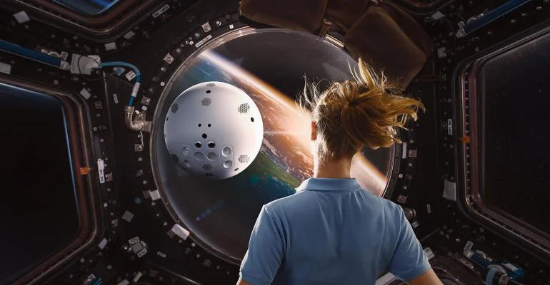 international space station gets a robot.jpg