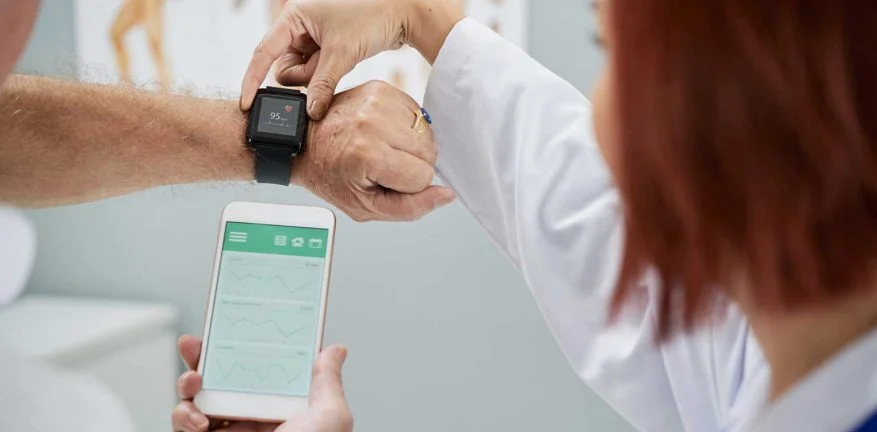 ai-iot-healthcare-877x432.jpg