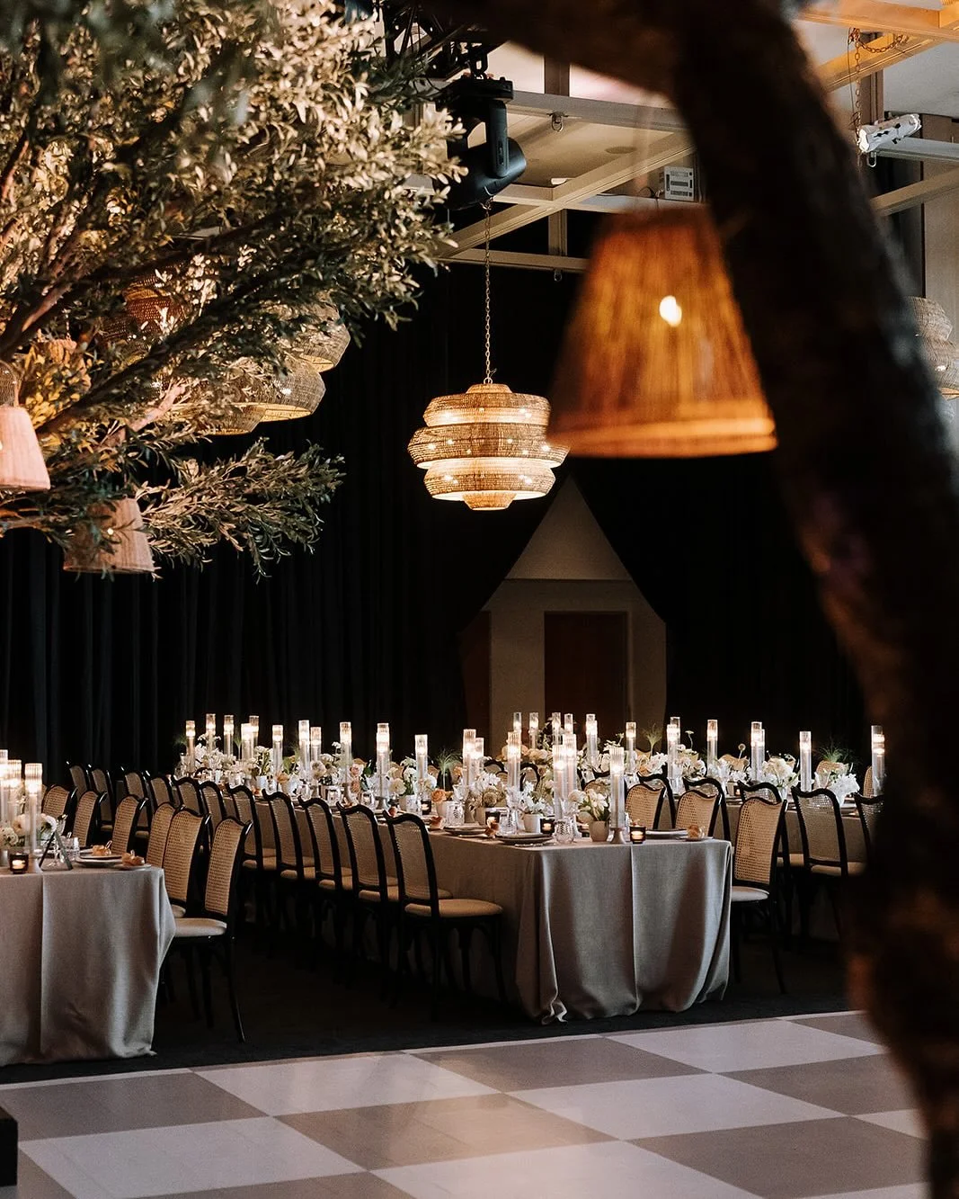 The art of a perfect evening for Tamara + Max at @agotoronto 

Featuring:
Biscotti Panama Linens
Ivory Stonewash Linen Napkins with Black Trim  Theo Black Dining Chairs

@bsimkova @thisisduet @ago_events @stemzflowers @213kosherfooddesign @reznickeve
