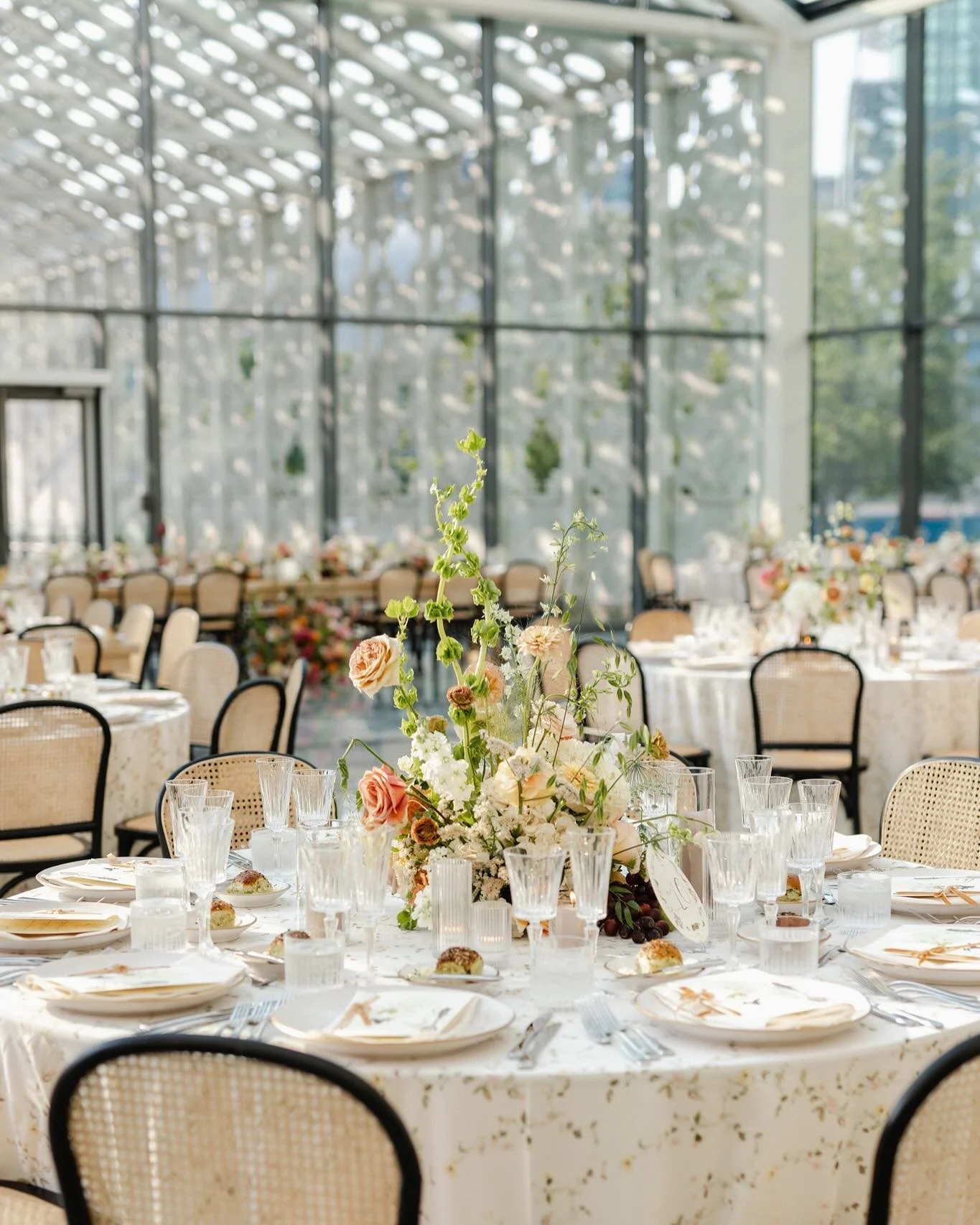Light filled, layered details and the most gorgeous summer palette.  Designed and styled so beautifully by @annalacivitadesigns

@purpletreephotography @flowertreasures_ @decorandfiesta @fooddudes @maddieolamade @hotelxtoronto @eventgraffiti @detailz