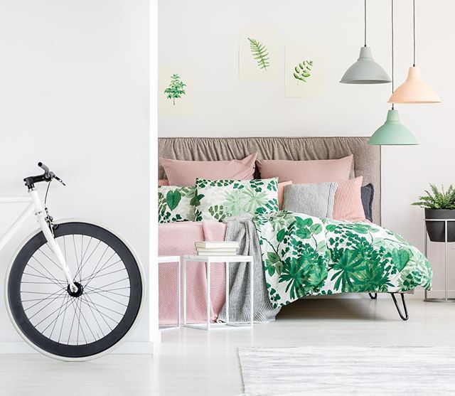 💐✨ Spring Photoshoot Props you might already have access to : bikes🚲, whicker, flowers (from your neighbors garden🤫) + more! Learn how to use them all this spring! 
_

Link in bio for more tips🌸#springphotography #propstyling #acolorstory