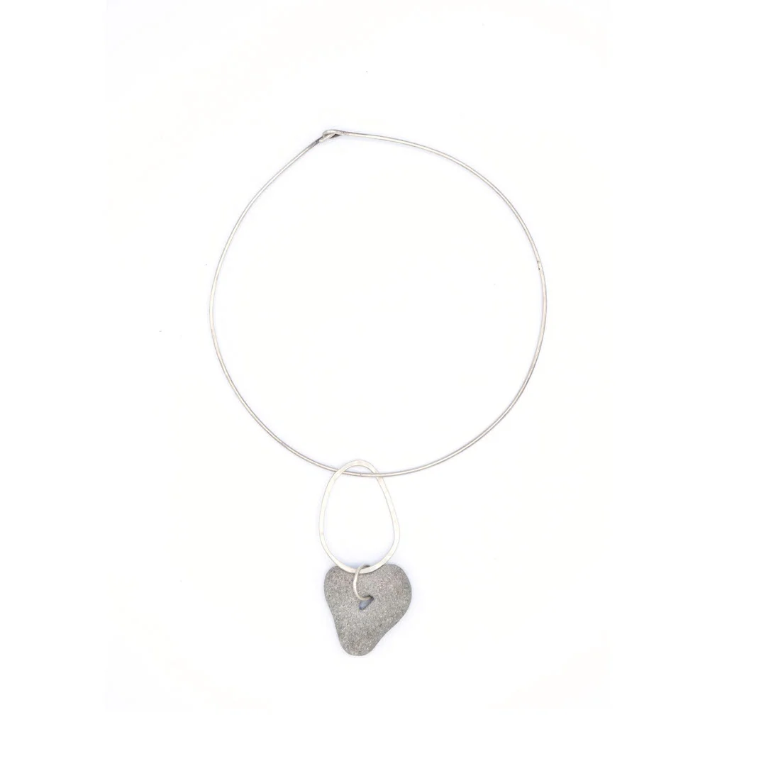 Beach stone choker