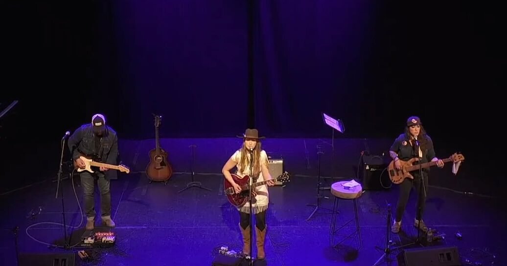 Had an amazing first night with these beautiful people! Thank you @canadianfolkmusicawards for inviting us to perform and thank you @mjdandeneau and phil @danslshed and @steventaetz . Enjoyed making music with you all! @shaneenthescene I didn&rsquo;t