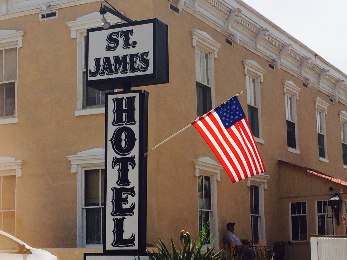 St_James_Hotel_front.JPG