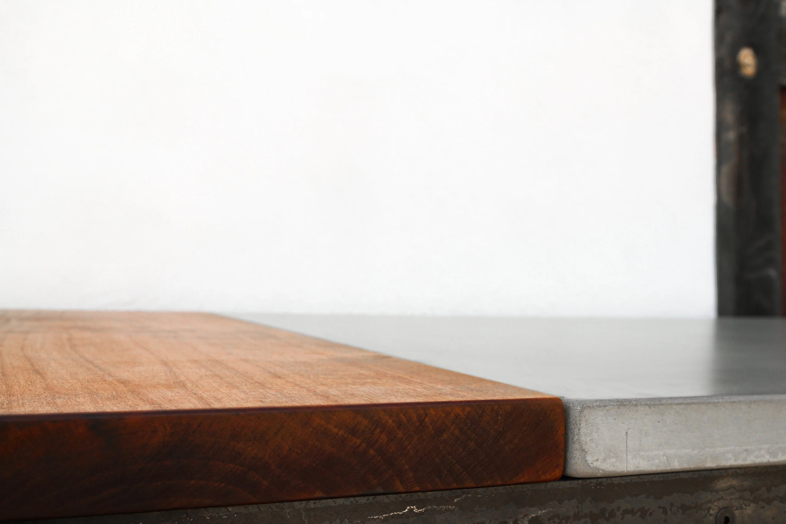 CONNER TABLE