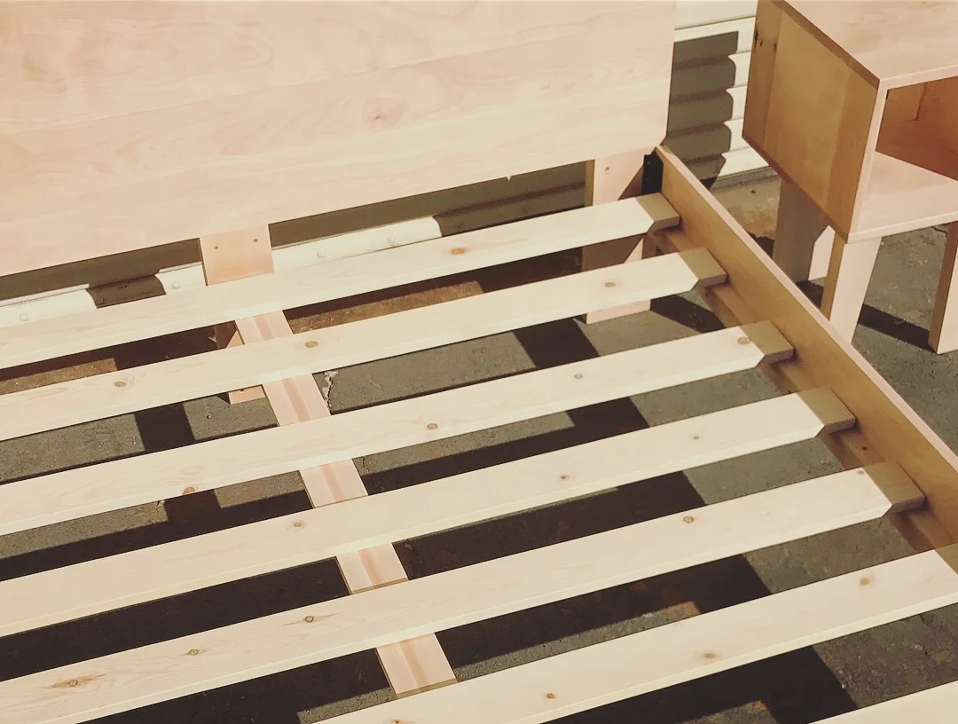 BEDFRAME & NIGHTSTANDS