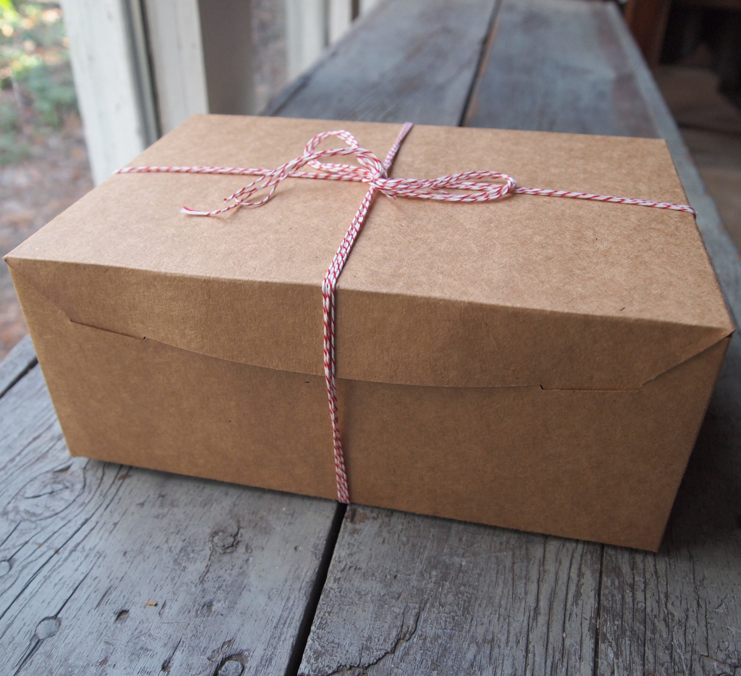 GIFTBOXCLOSED.jpg