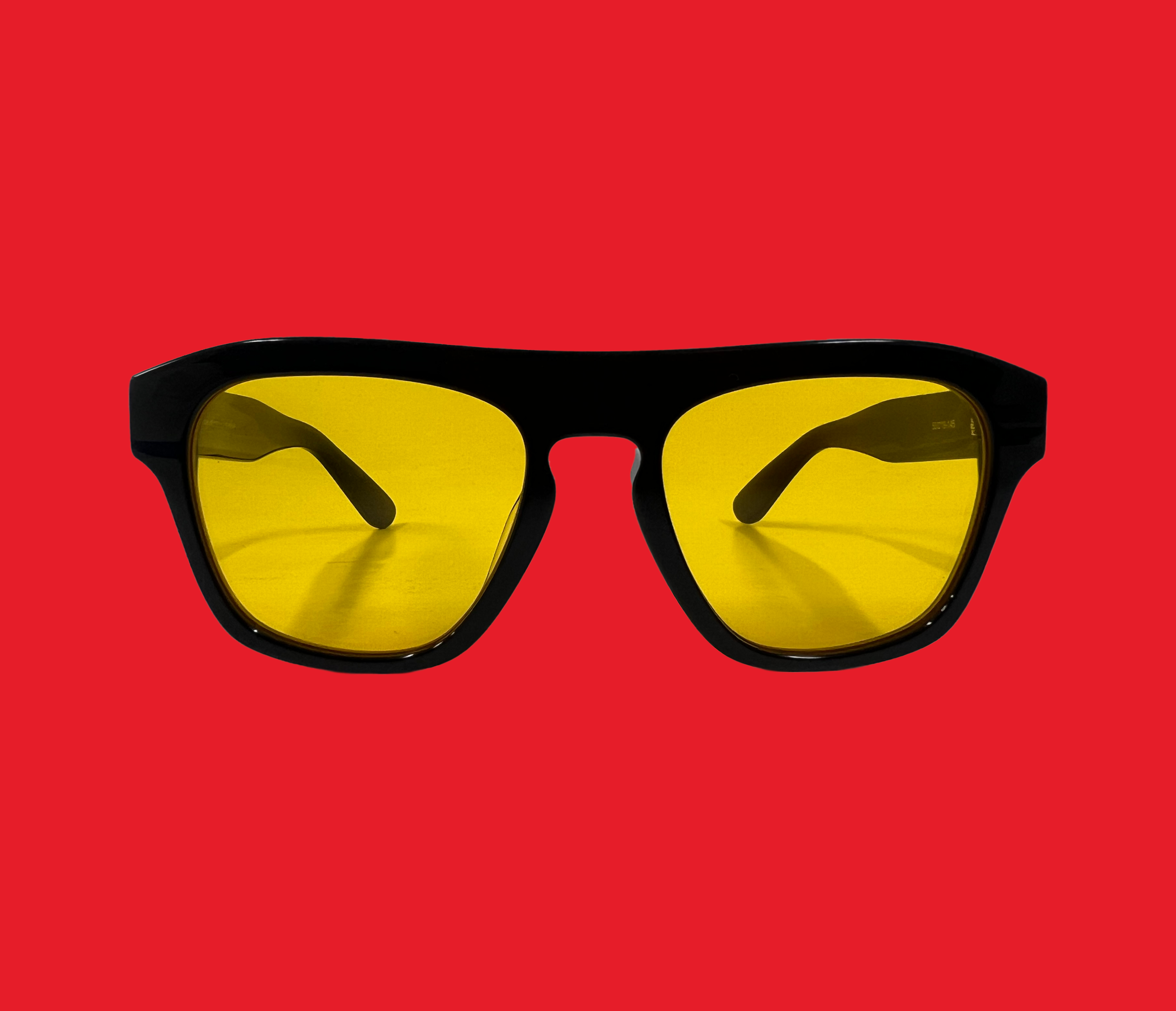 sunglasses yellow lens 001.png