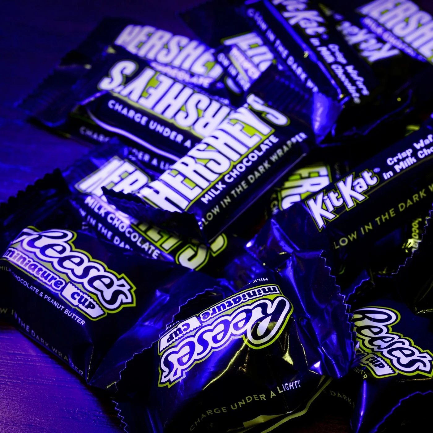 Reese's Glow_In_The_Dark_4.jpg