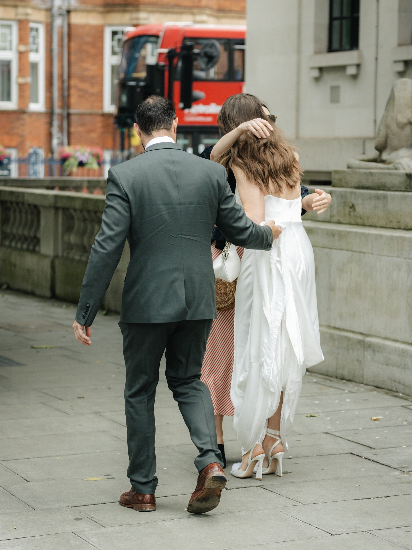Allow your day to breathe. These in-between moments are just as important as the big ones ❤️

#documentaryweddingphotographer 
#editorialweddingphotographeruk 
#londonweddingphotographer