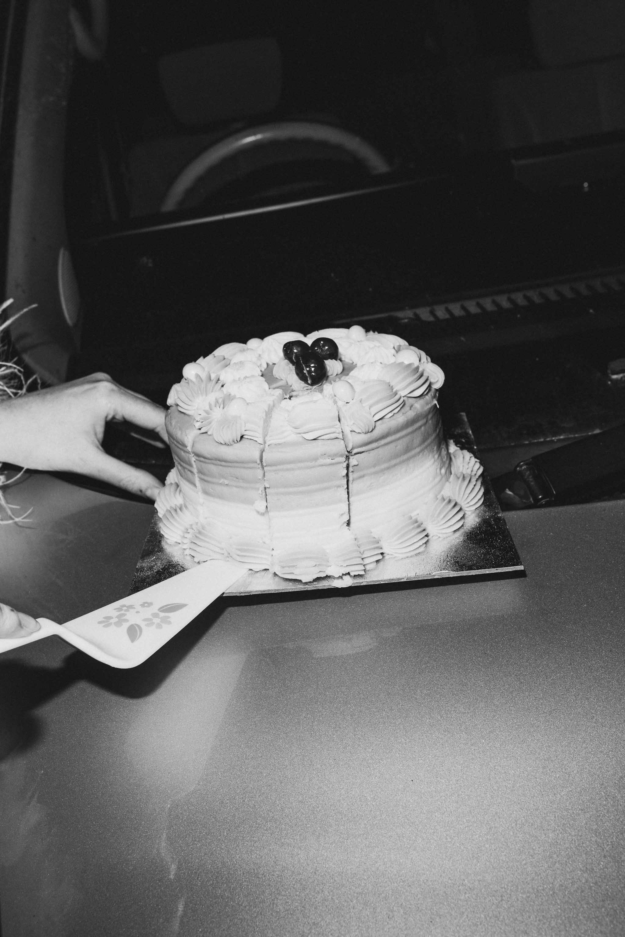Close up of a vintage-inspired wedding cake
