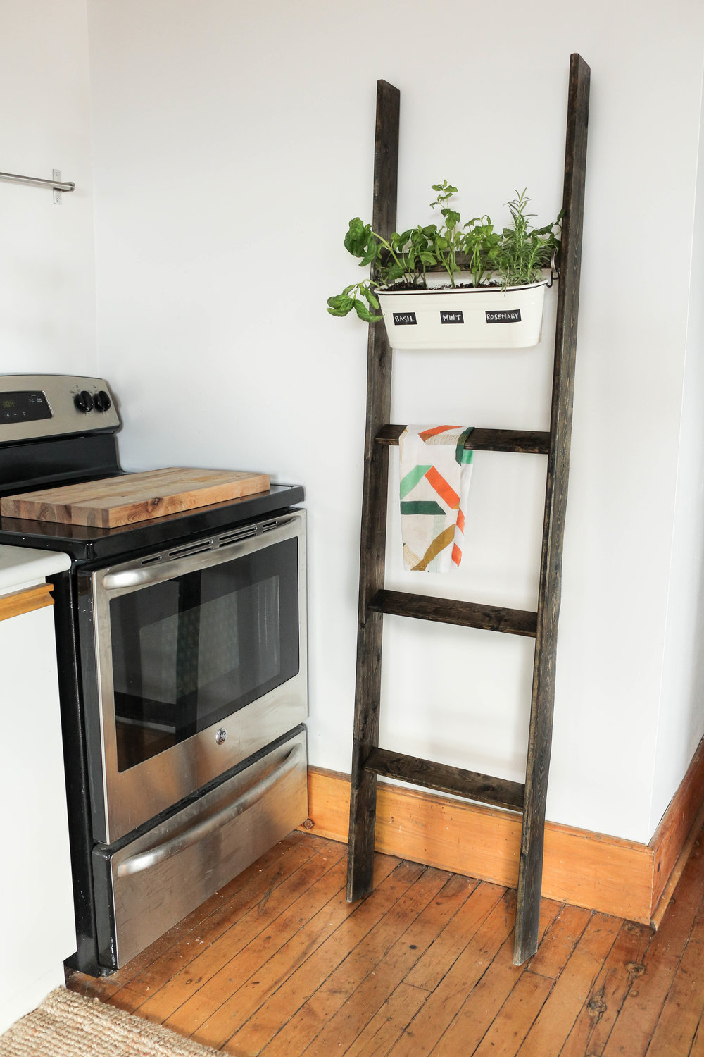 The Newest Diy Decor Trend Ladders The Sorry Girls