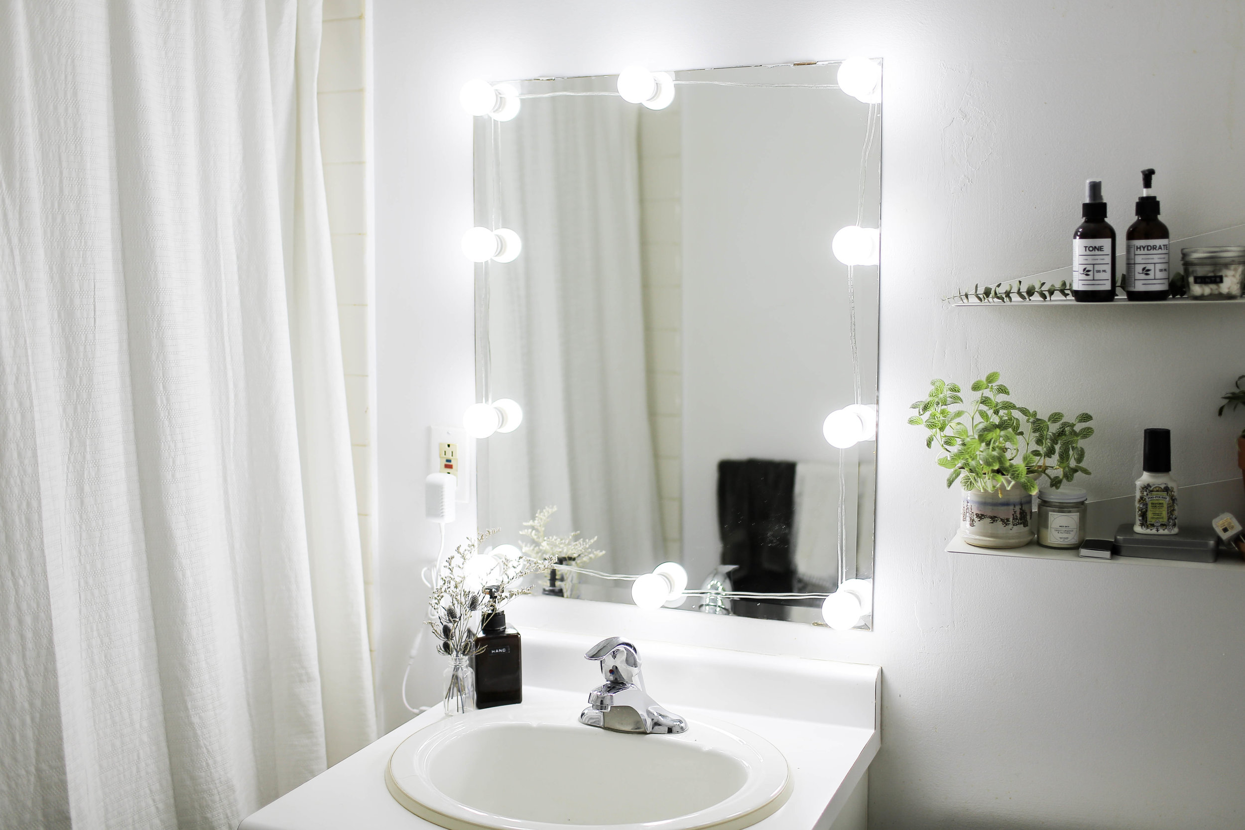 Diy Vanity Mirrors Hacks The Sorry Girls