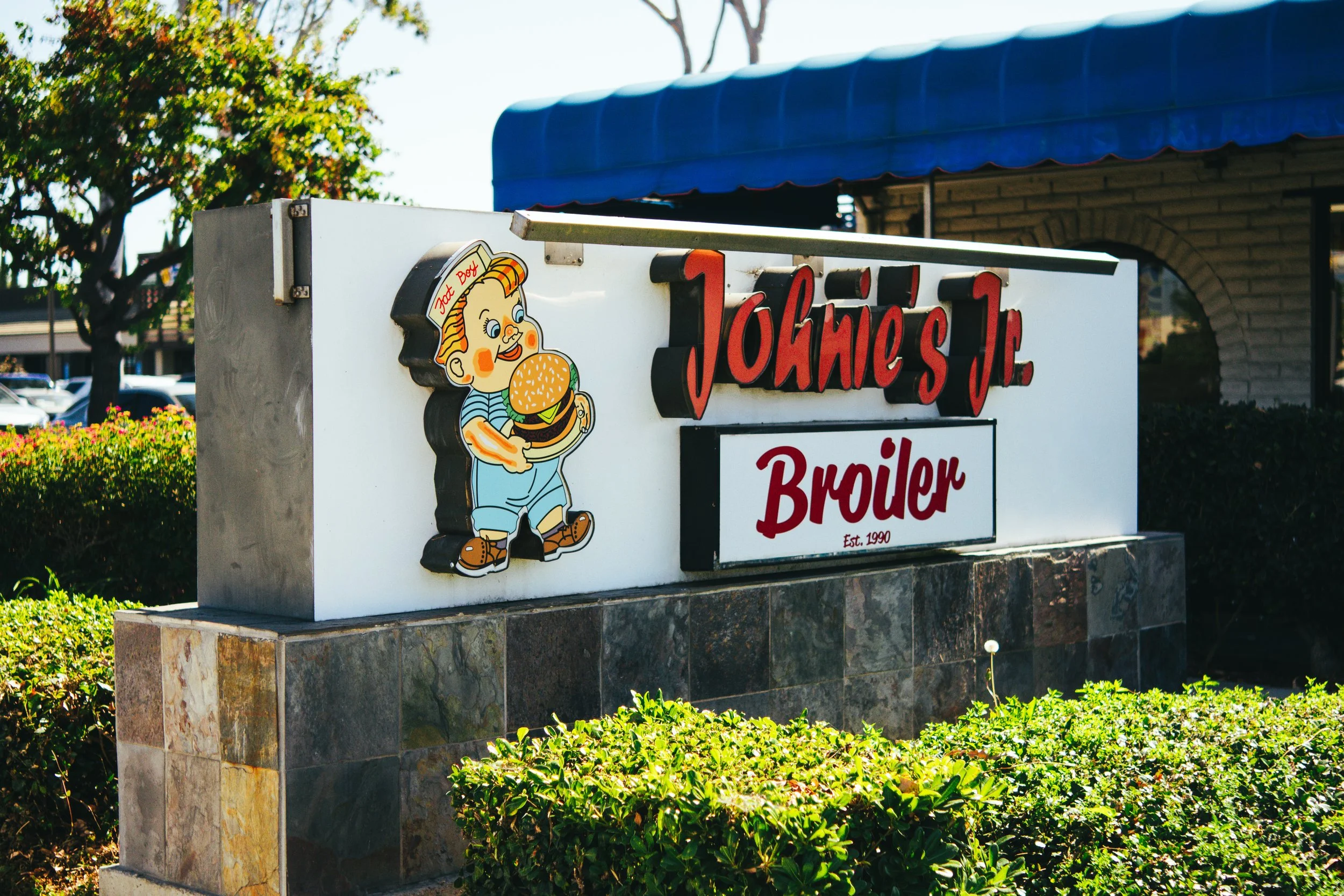 WH-JOHNIES-JULY-01--8.jpg