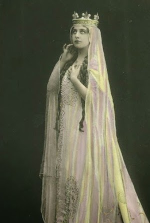 Geraldine Farrar as Elisabeth in Wagner’s Tannenhauser . 