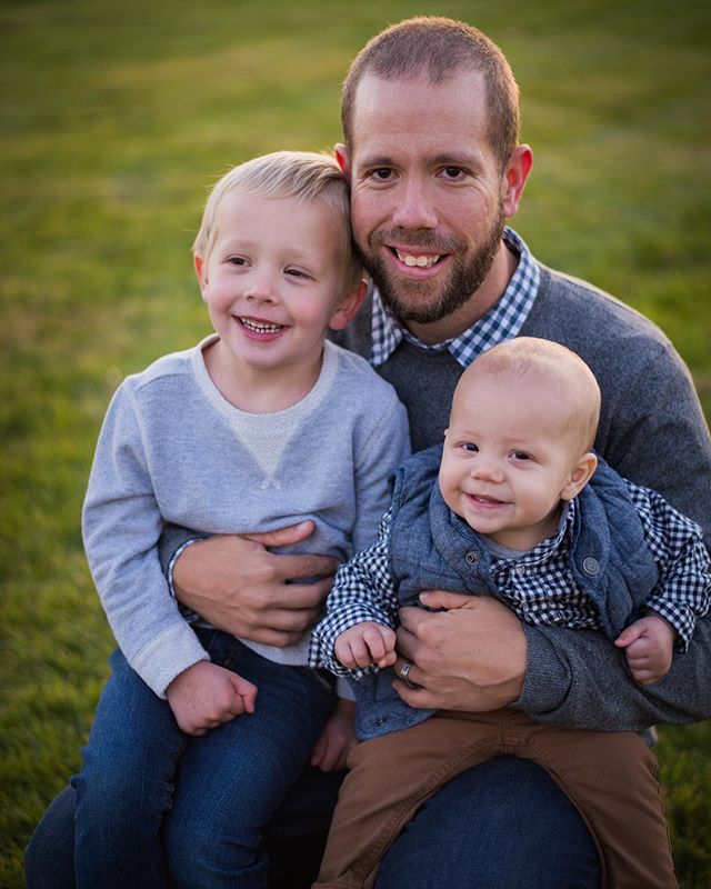 This guy and his boys. ❤️❤️ .
.
.
#bettendorfphotographer #familyphotographerquadcities #qcphotographer #fatherandsons #bettendorfiowa