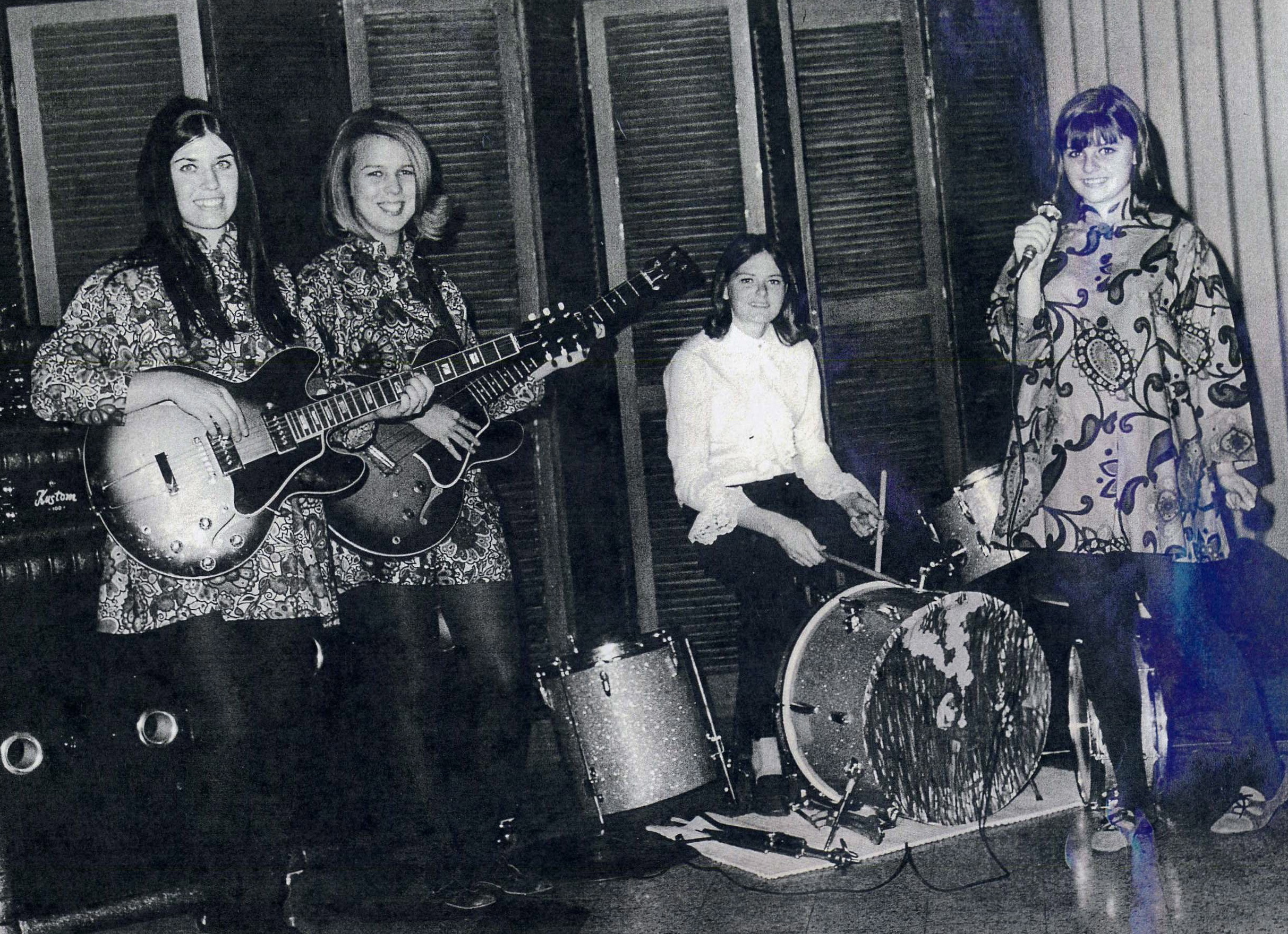 "Distractions" with their Kustoms.