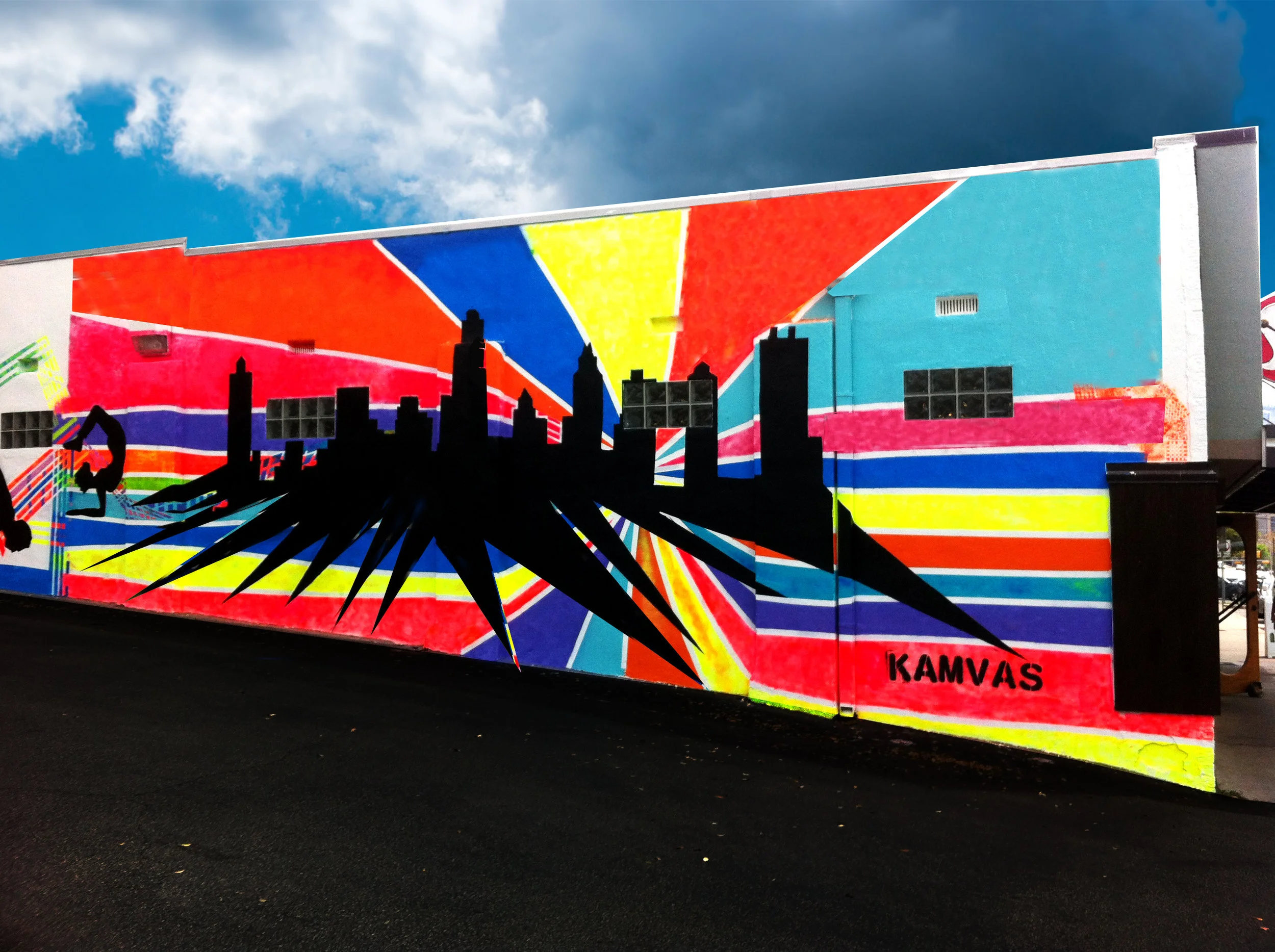 Lululemon approached me to do a live mural during SXSW. I was able to work with the team there to come up with a concept that would attract people to the wall for photos and drive customers into their store.&nbsp;