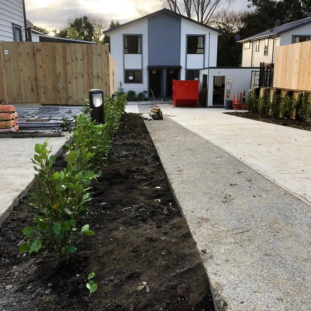 The team are getting the mahi done!! 
Lots of deadlines this week and we wouldn&rsquo;t have those without a bunch of last minute changes aye 🤣
.
.
.
#coastscapesgetitdone #teamwork #construction #landscaping #letsgo #newbuilds #newbuildexperts #nztradies #supportsmallbusiness #halfwaytotheweekend #auckland