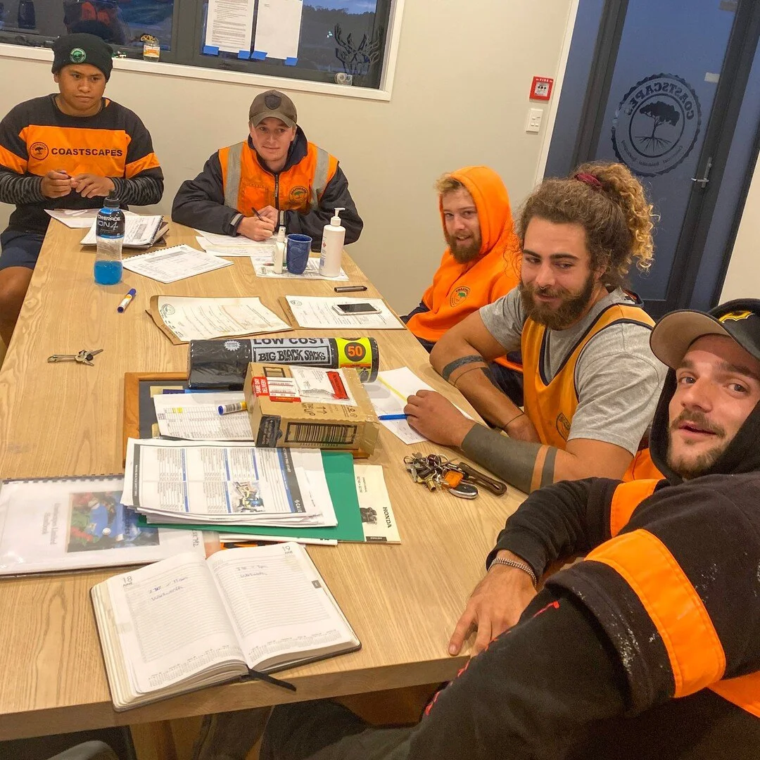 Monday morning setup for the week ahead 😎
.
.
.
#letsgo #coastsacpesgetitdone #mondaymotivation #coastscapes #coastscapesfamily #construction #landscaping #landscapers #landscapersofinstagram #auckland #nztradies #supportsmallbusiness