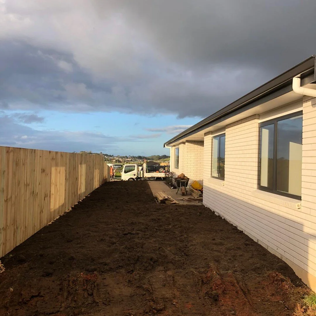 Ok Tāwhirimātea, we just need to make it through the day with no rain... please &amp; thank you 😅
.
.
.
#winterweather #rainforecasted #deadlinestomeet #weathergods #landscaping #landscapers #coastsacpesgetitdone #letsgo #coastscapes #construction #auckland #nztradies #soiling
