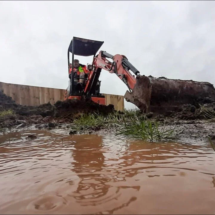 So yesterday was fun 😳 
Reckon we are still under water restrictions?? 🤣 
Here&rsquo;s hoping today goes a little more to plan 🙏🏼
.
.
.
#friyay #challenges #wetweatherdelays #coastscapesgetitdone #coastscapes #landscapers #landscaping #landscapersofinstagram #letsgo #construction #nztradies