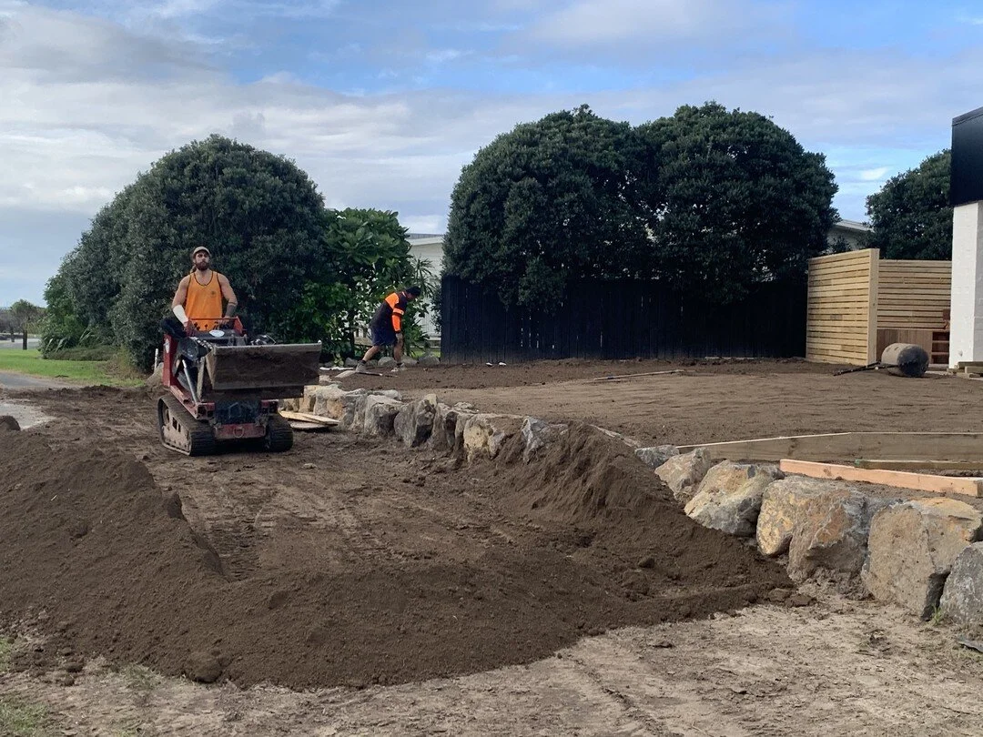 Saturday Hustle 👌🏼
.
.
.
#saturdayhustle #deadlinestomeet #omaha #teamgoals #teamworkmakesthedreamwork #coastscapes #coastscapesgetitdone #landscapers #landscapersofinstagram #landscapesforliving #construction #nztradies #supportsmallbusiness