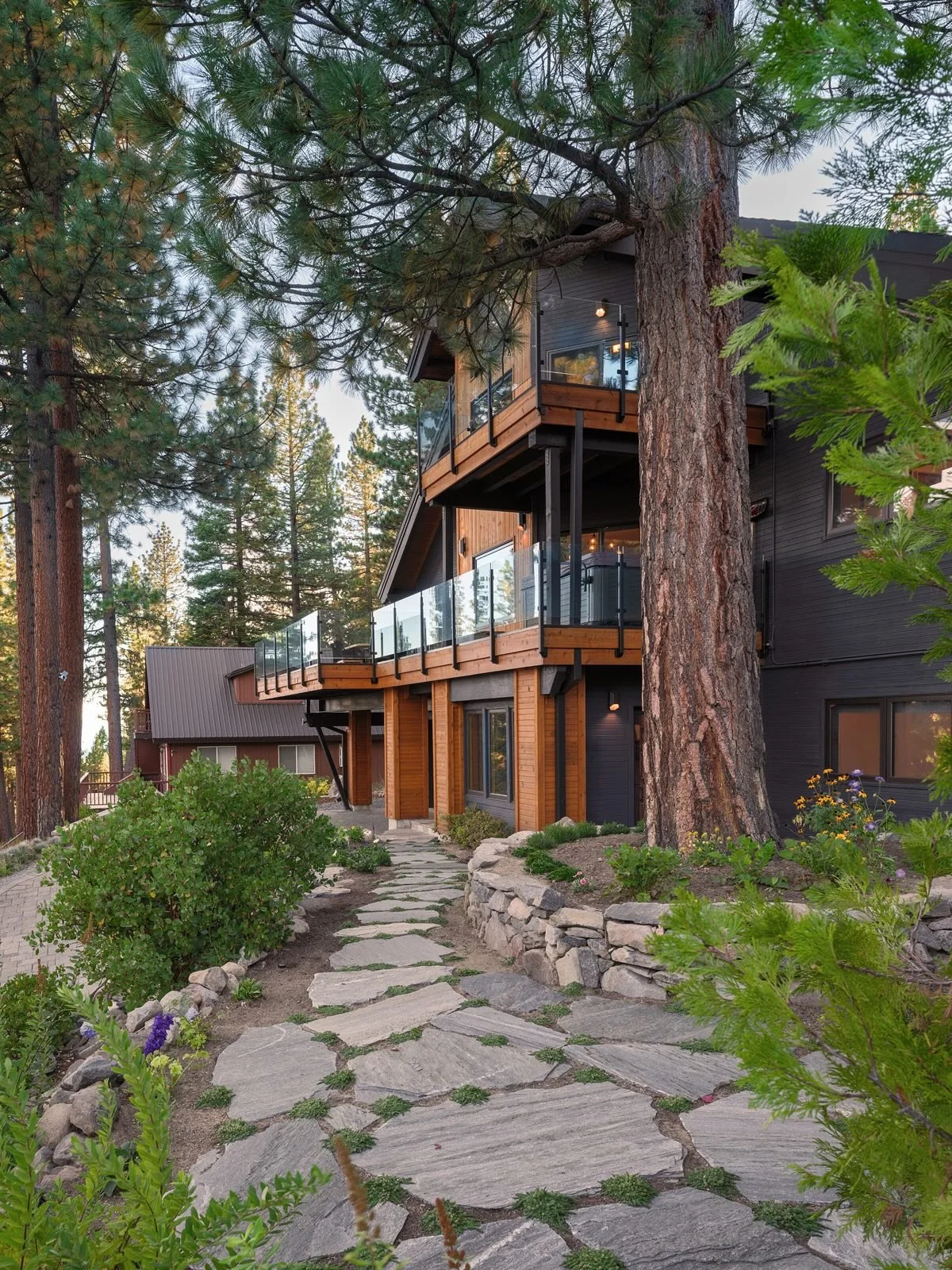 After 4 years of planning, permitting and construction, we&rsquo;re pleased to present our Incline Village, Lake Tahoe project.  The clients moved from New York City to Lake Tahoe during Covid for fresh air and a change of scenery and bought an older