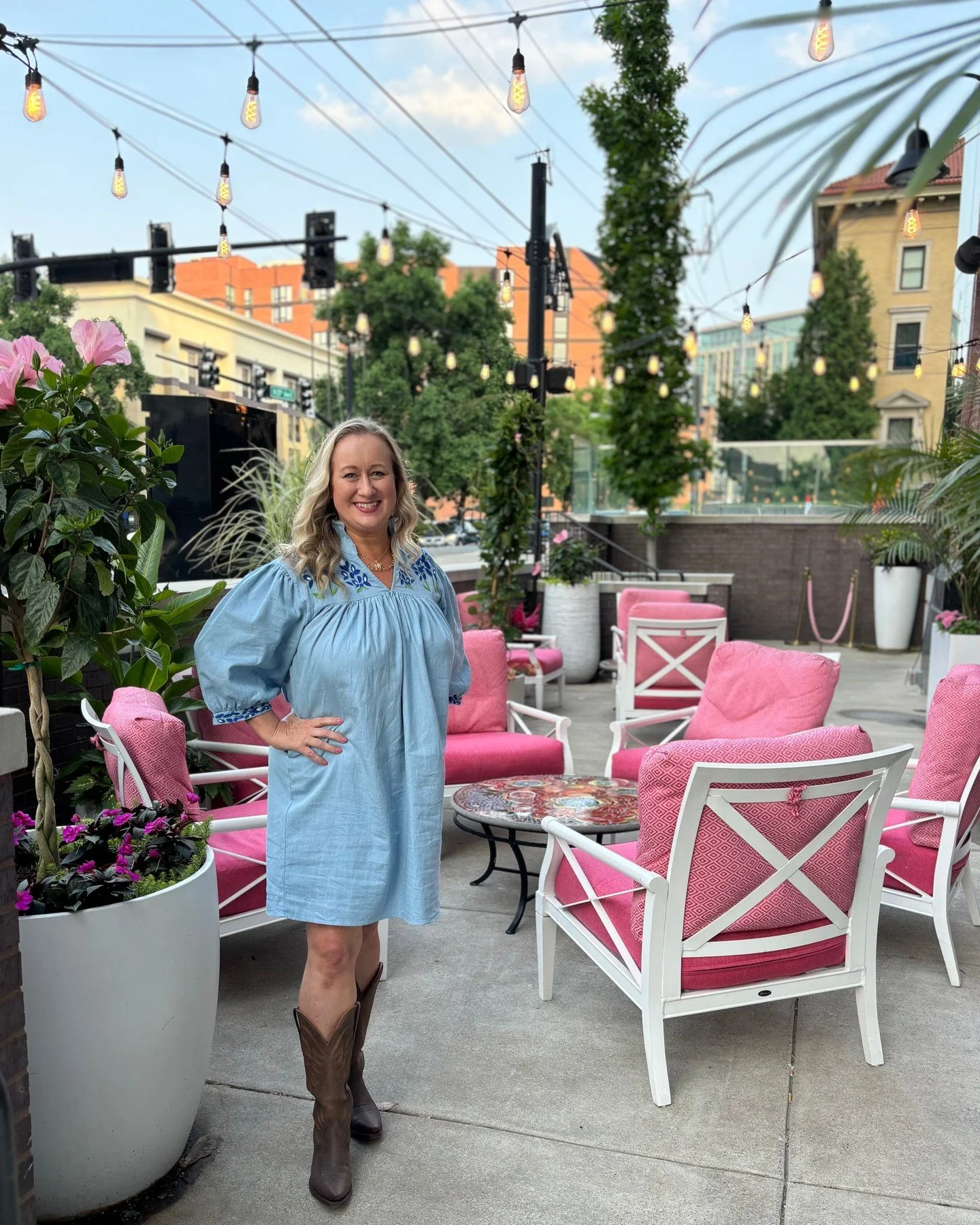 (Boot) scootin&rsquo; into the weekend! What are y&rsquo;all up to?? #smallbiz #shopsmall