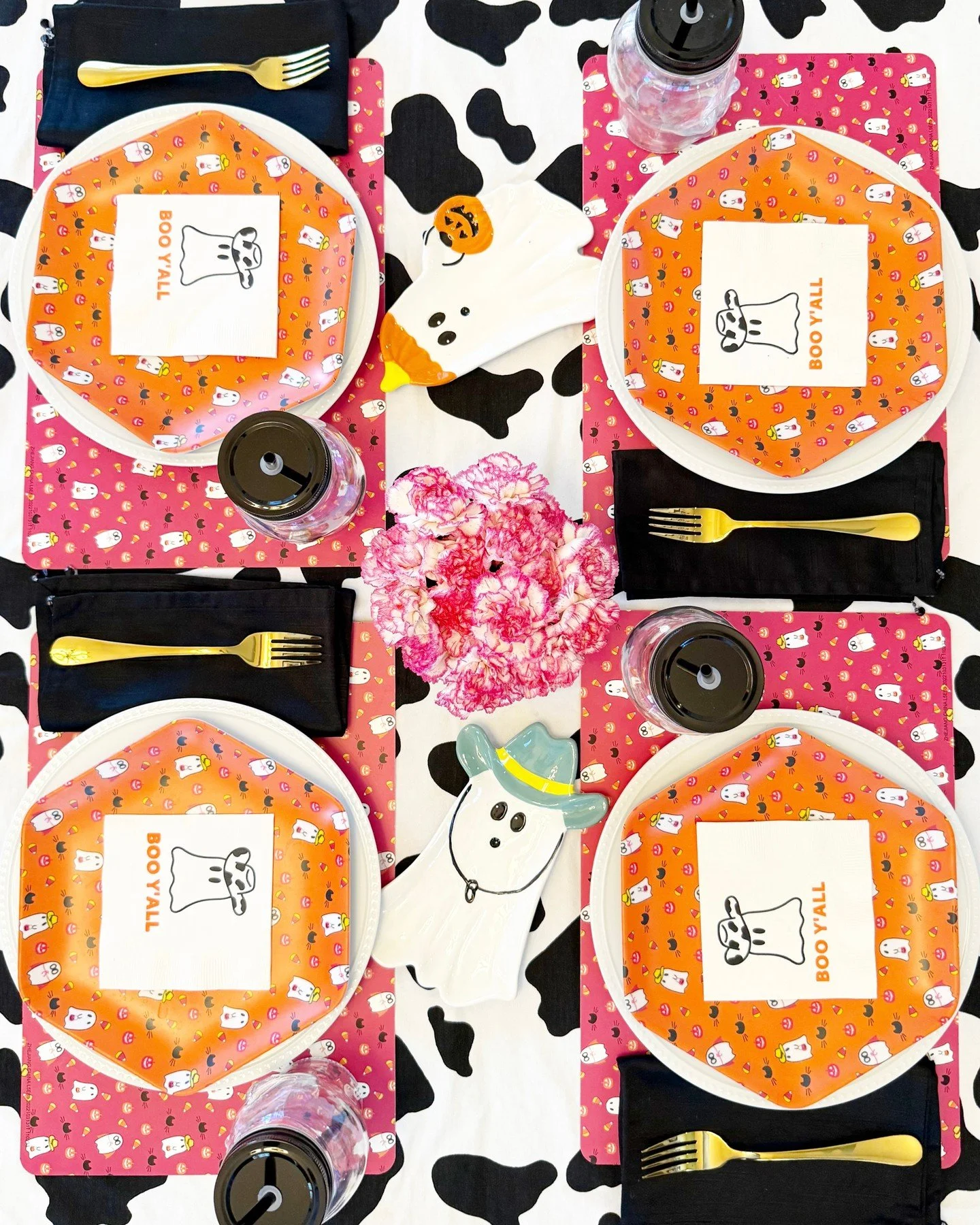 Boo y&rsquo;all! Happy Halloween! 👻 #booyall #tablescape #halloweenparty