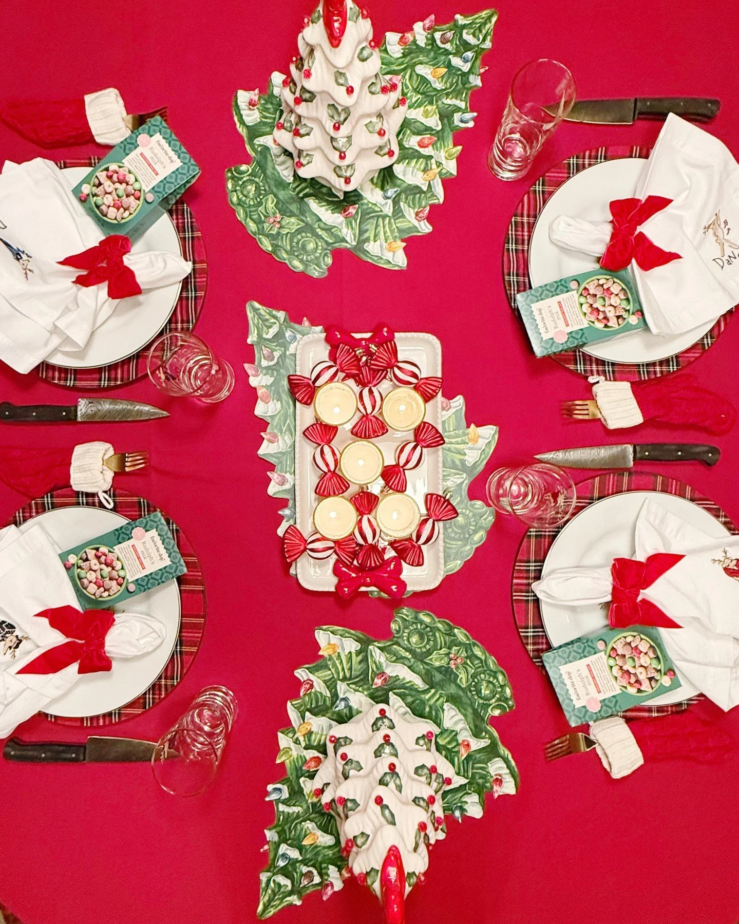 Christmas Eve tablescape! Merry Christmas, friends! 🤶🏻