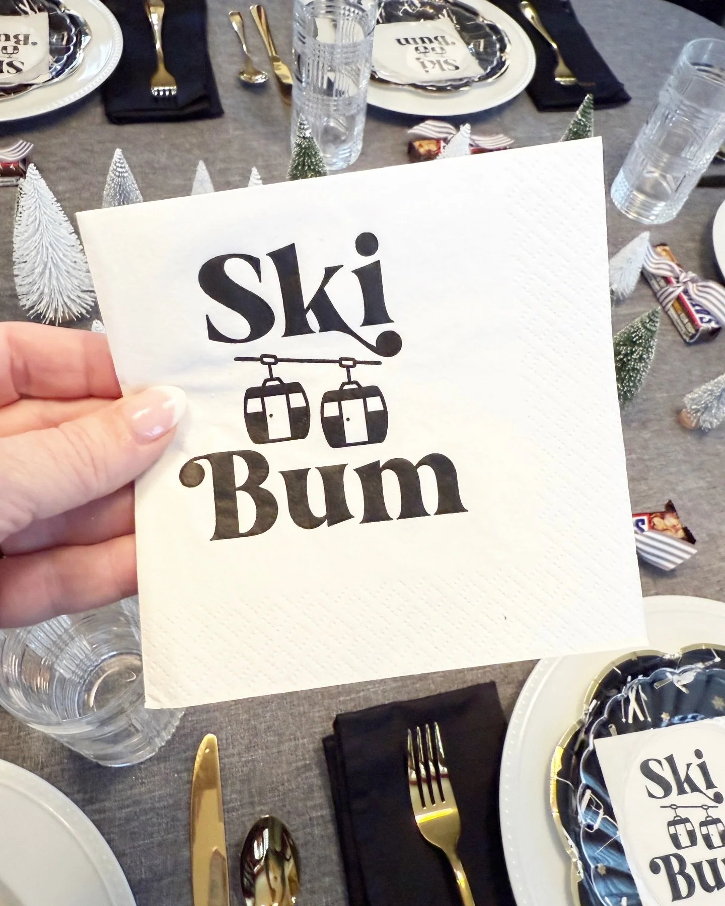 Calling all ski bums! Swipe to see the party favors for this one&hellip; it&rsquo;s the treat we love to keep in our pocket for a little pick-me-up on the lift. 🚠 #skibum #tablescape #winterolympics