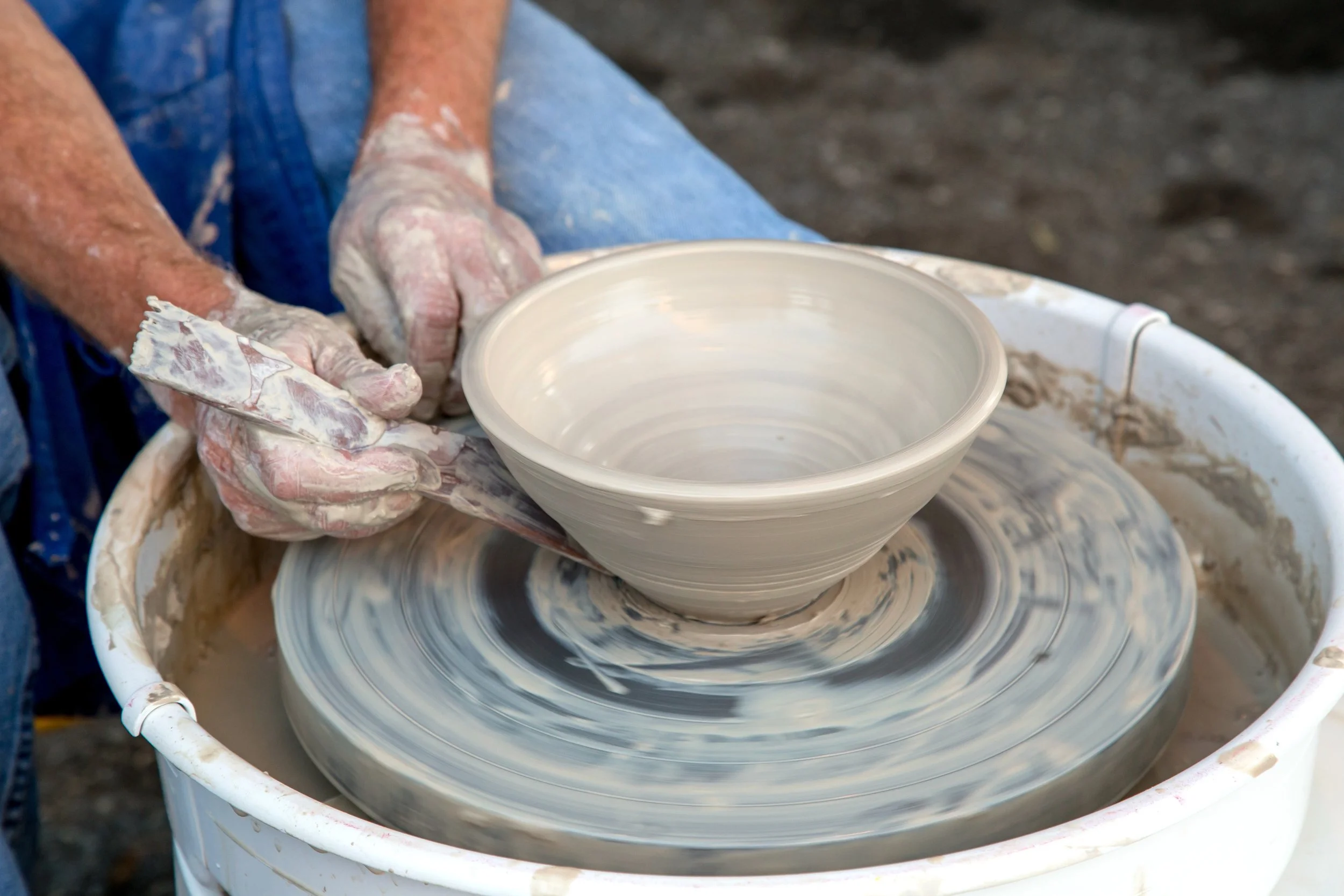 clay-potter-wheel-artist-162621.jpeg