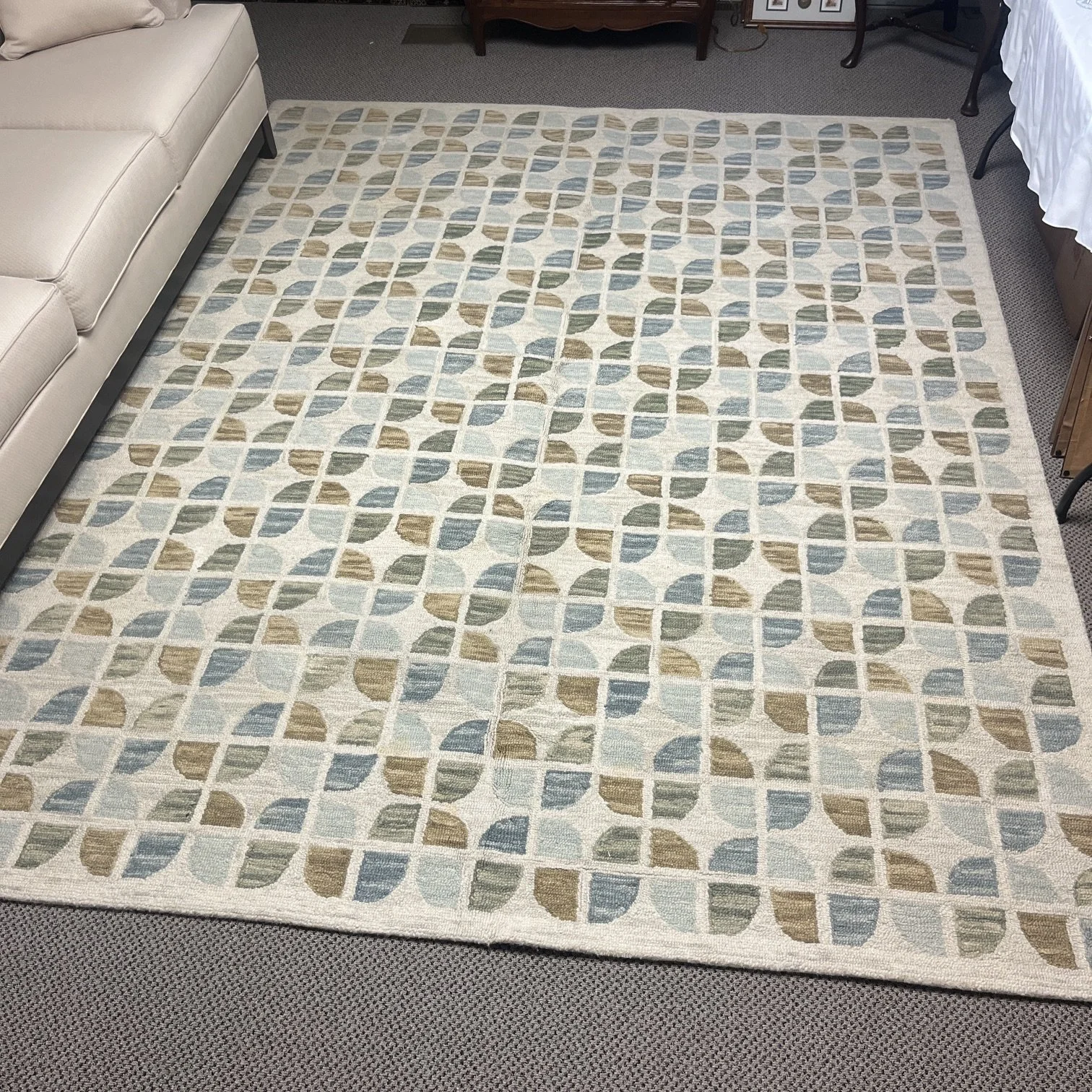 55a Hallu Collection100% Wool Pile Hooked Rug