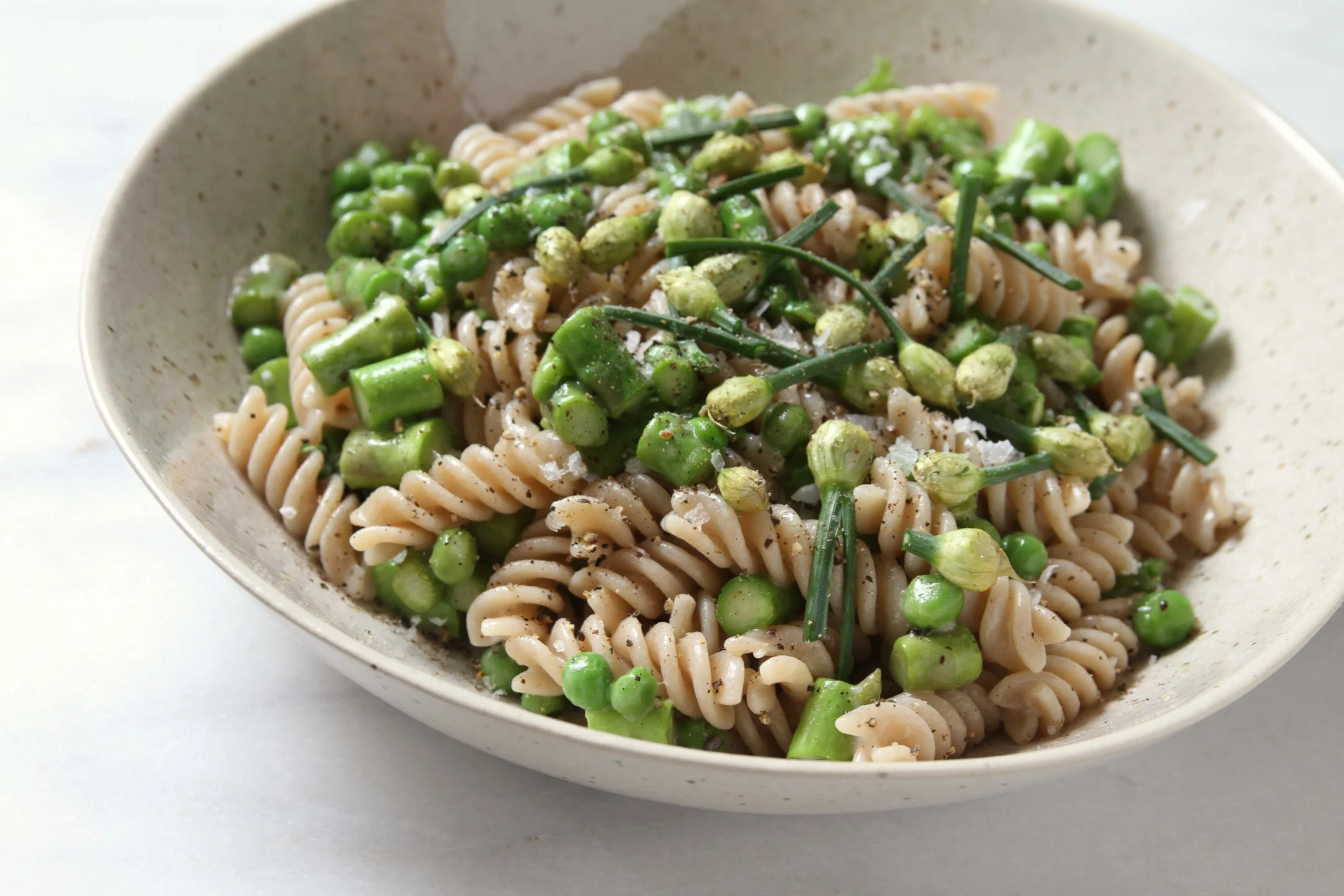Cacio e pepe with Asparagus and Peas