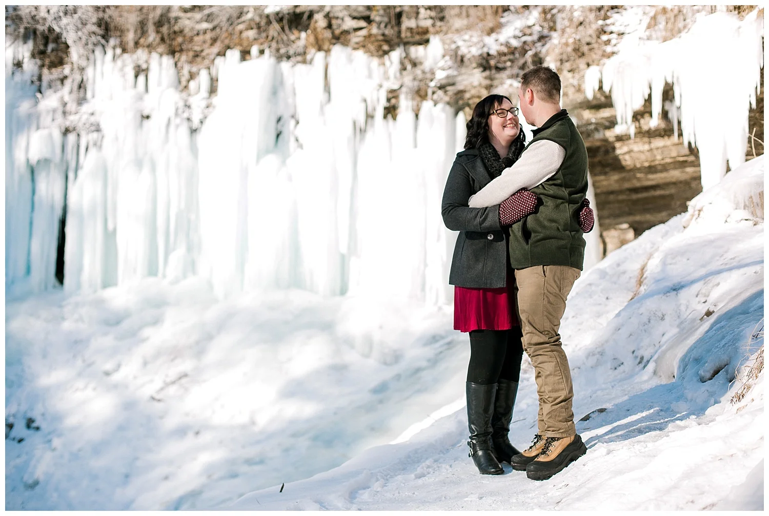 Minnehaha Falls Engagement session Lauren Baker Photography Winter engagement session