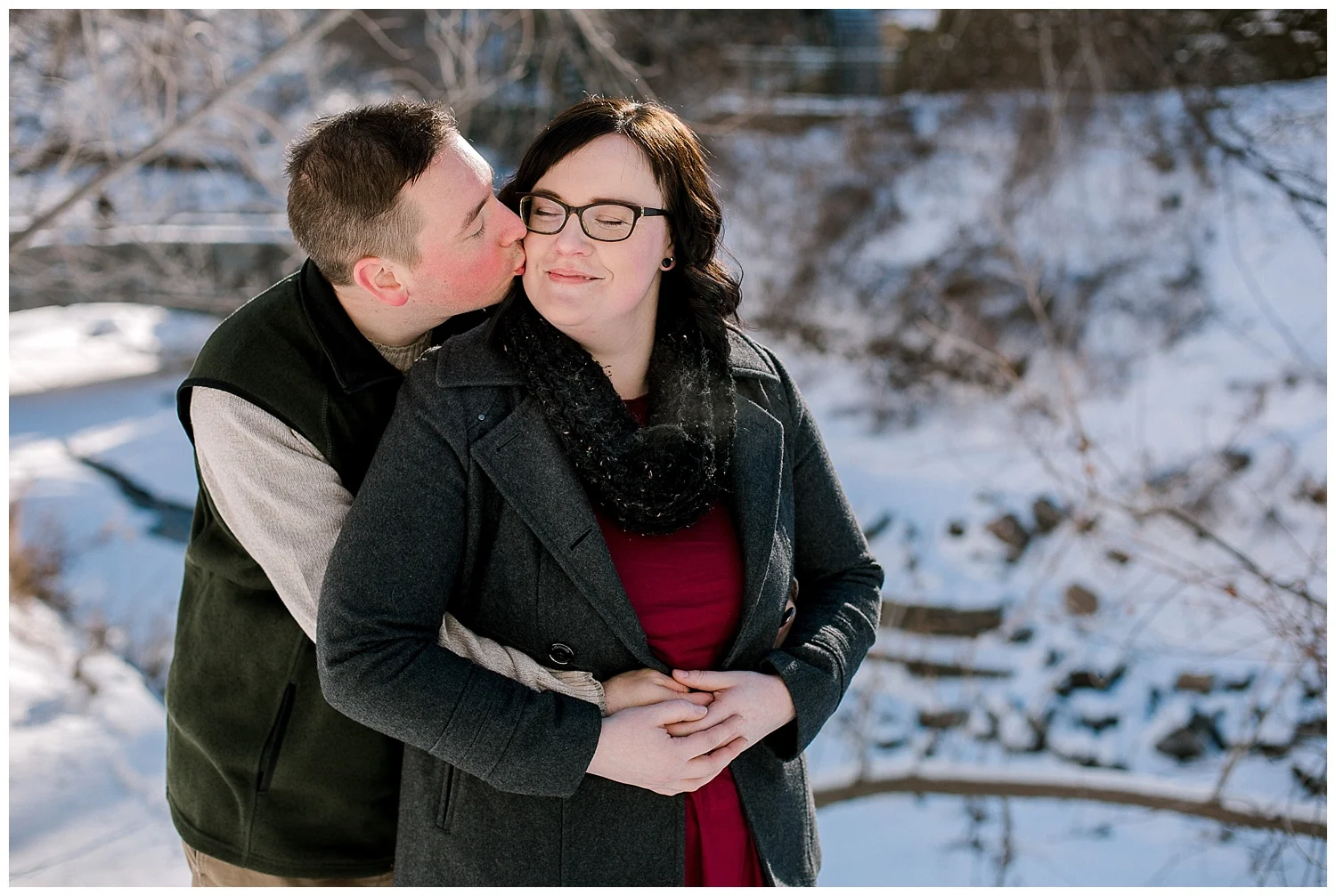 Minnehaha Falls Engagement session Lauren Baker Photography Winter engagement session