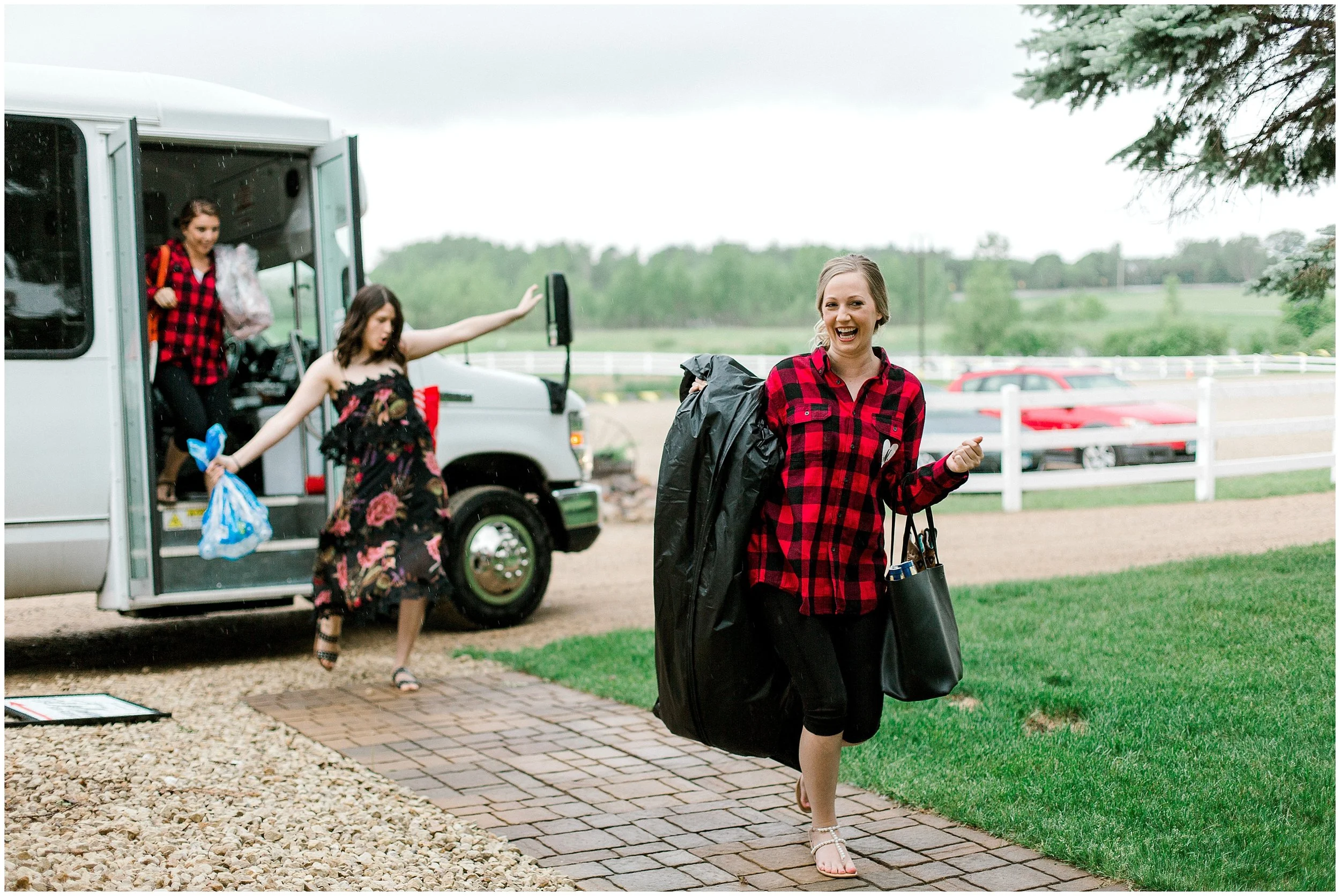 Dellwood Barn Weddings summer wedding with Lauren Baker Photography wedding photographer Minnesota