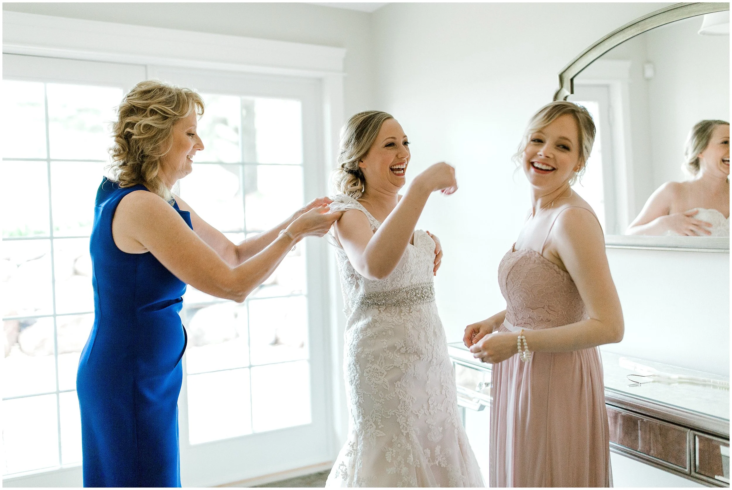 Dellwood Barn Weddings summer wedding with Lauren Baker Photography wedding photographer Minnesota