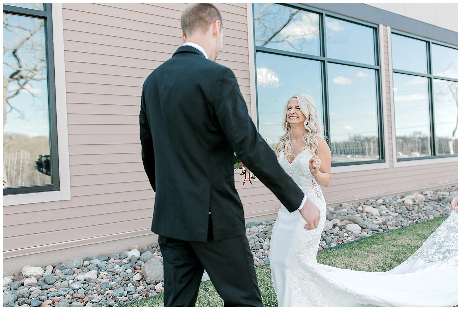 Lauren Baker Photography Leopold's Mississippi Gardens Spring Minnesota Wedding