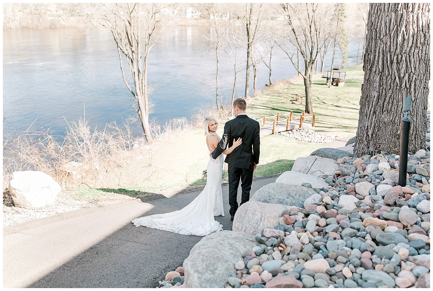 Lauren Baker Photography Leopold's Mississippi Gardens Spring Minnesota Wedding