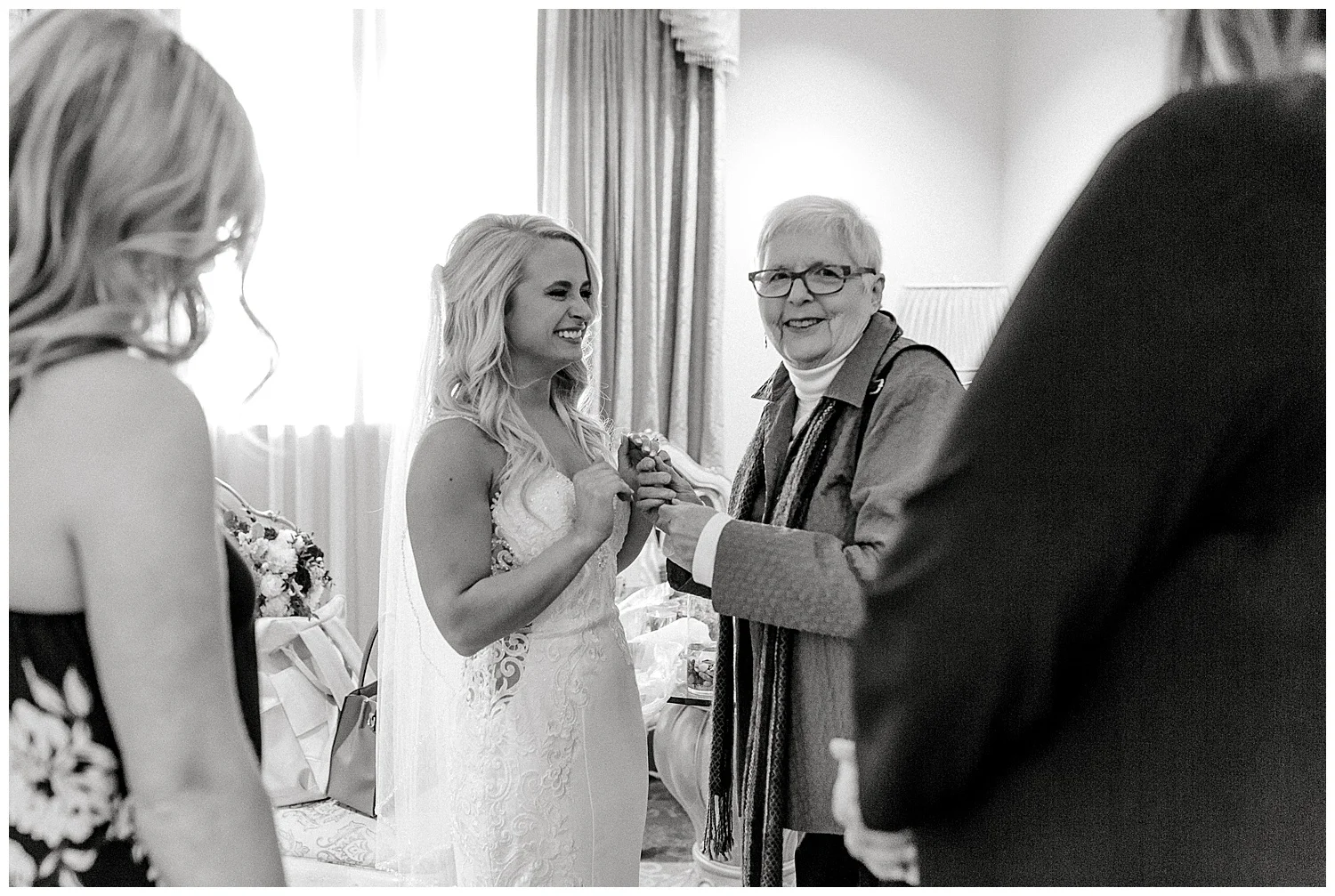 Lauren Baker Photography Leopold's Mississippi Gardens Spring Minnesota Wedding