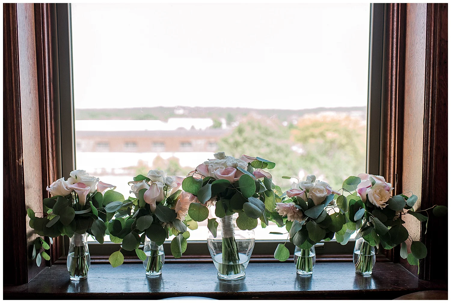 Lauren Baker Photography The Historic Concord Exchange Summer Minnesota Wedding